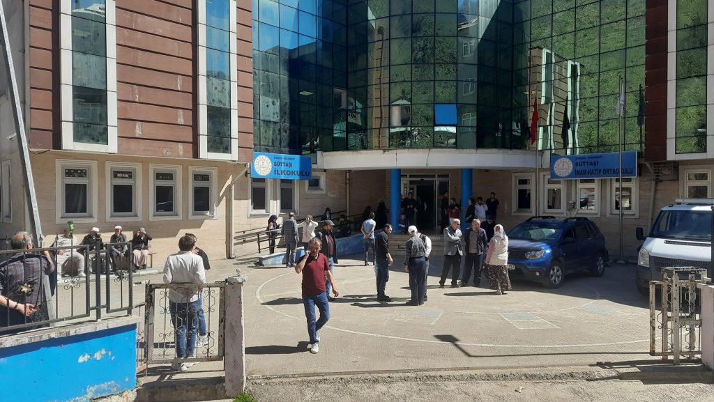 Süttaşı’nda Seçimlerde Oy verme devam ediyor