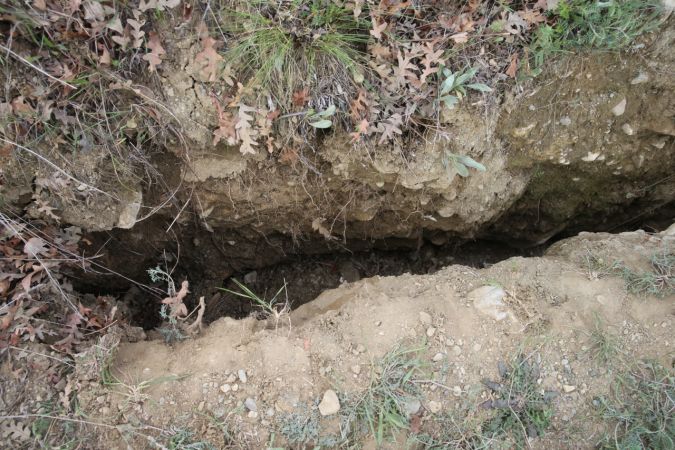 Tokat’ın Sulusaray ilçesinde arazide derin çatlaklar ortaya çıktı